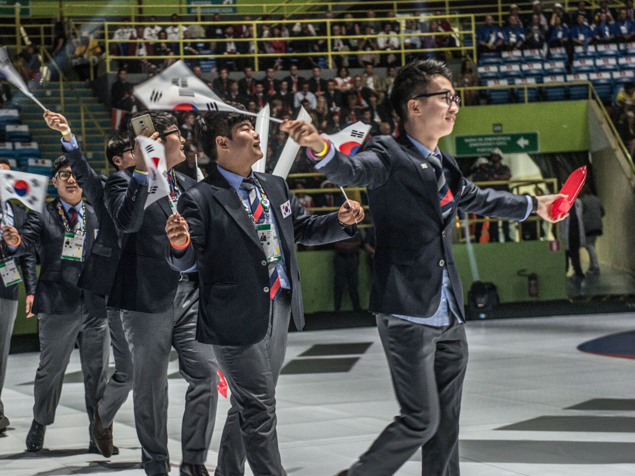 Lee Hee Dong参加了WorldskillsSãoPaulo2015的开幕式。