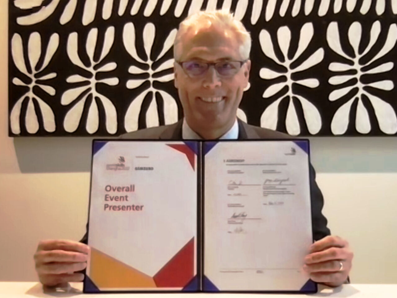 世界技能国际公司首席执行官大卫·霍伊在签约仪式上说。